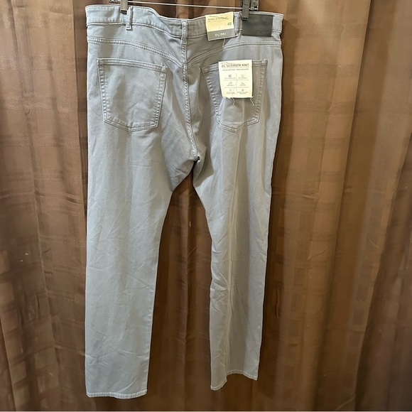 NWT DL1961 Russell Slim Straight Leg Jeans, 34x32 reg $225 - Picture 4 of 10